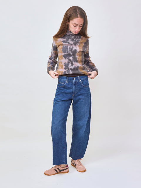 Poet Turtleneck, faubourg