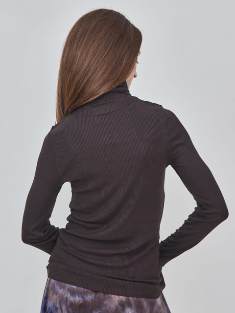 Cynthia Turtleneck, chocolate torte