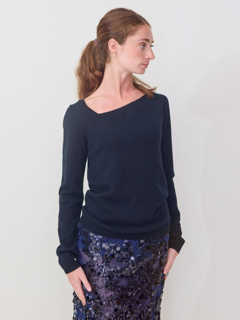 Asymmetrical V-neck, noir