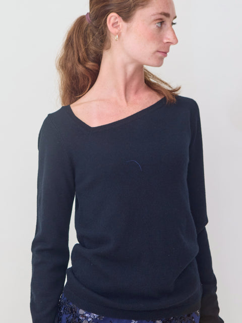 Asymmetrical V-neck, noir
