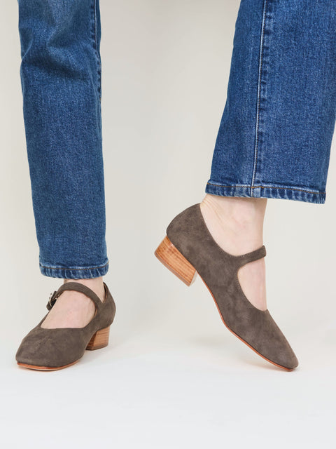 Stella, ash suede