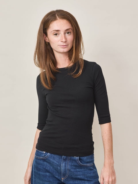 Akari Crew, Black