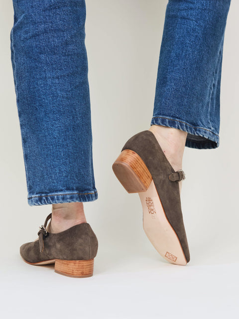 Stella, ash suede