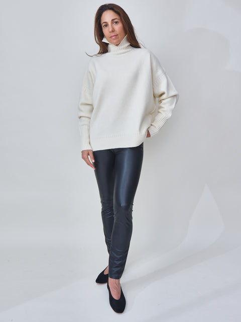 Lulu, off-white