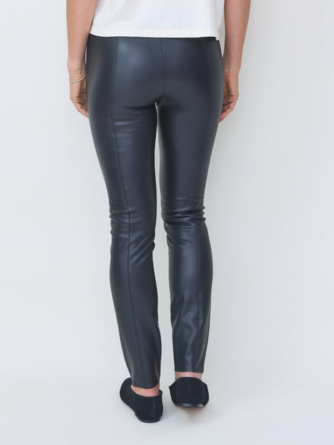Resa, Black