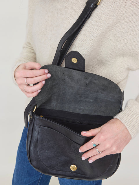 Fausta, black