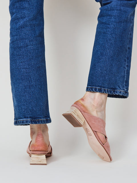 Sasha, rose suede