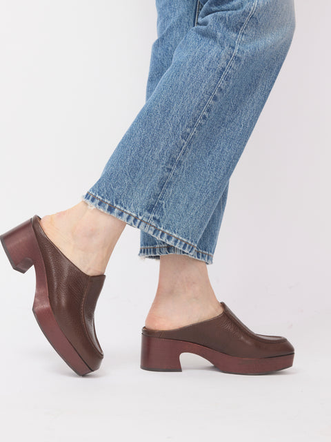 Qadira Clog, mahogany