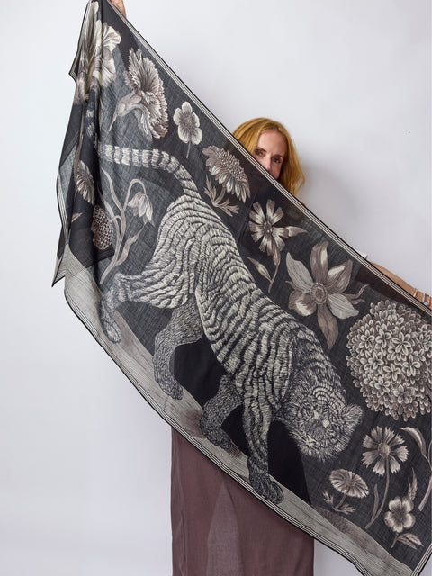 Gustav Scarf, Noir