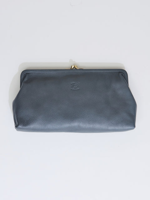 Manuela Clutch, Grafite