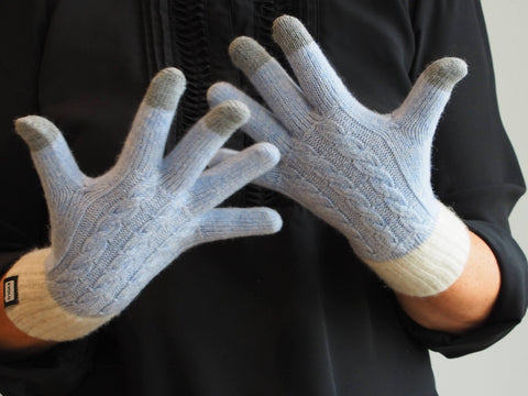 Minos Gloves, Pale Blue/Off White