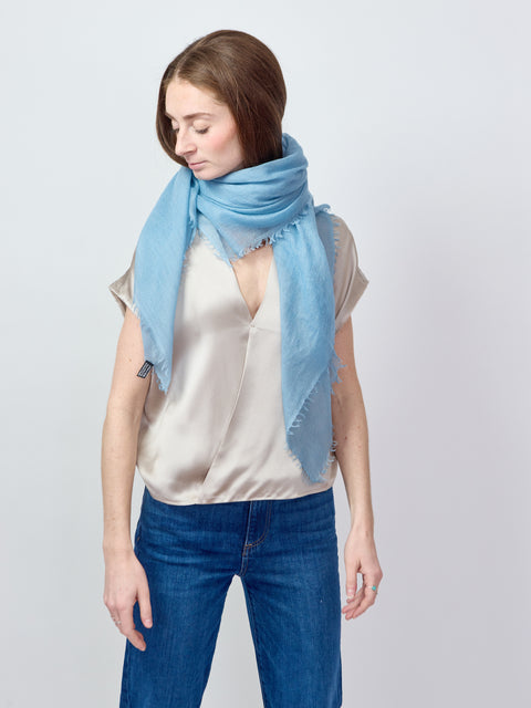 Whisper Cashmere Poet Square, light mid blue