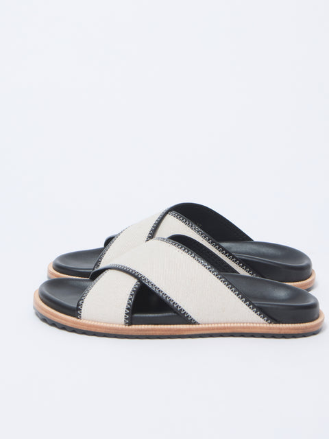 Avery Molded, black & salt