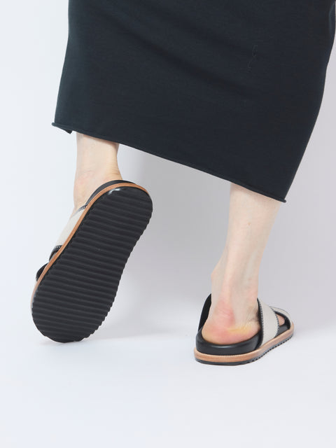 Avery Molded, black & salt
