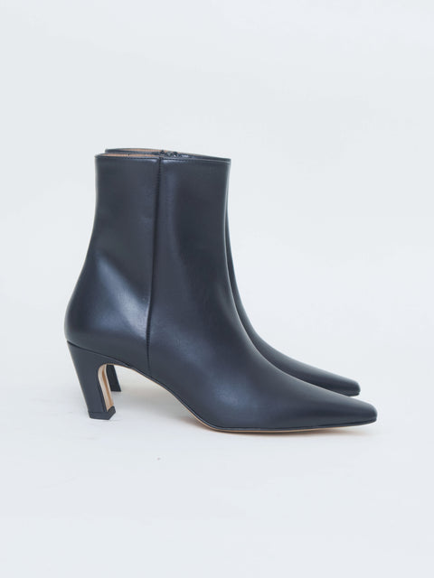 Xena, black