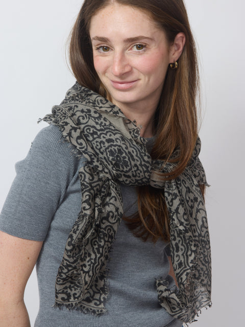 Whispery Paisley Poet, truffle/black