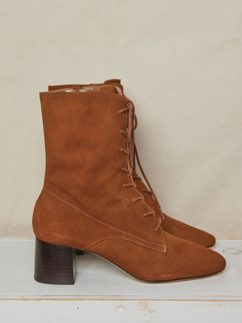 Natasha Boot, Tan