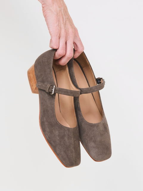 Stella, ash suede