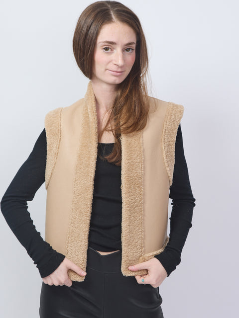 Daman Vest, biscuit