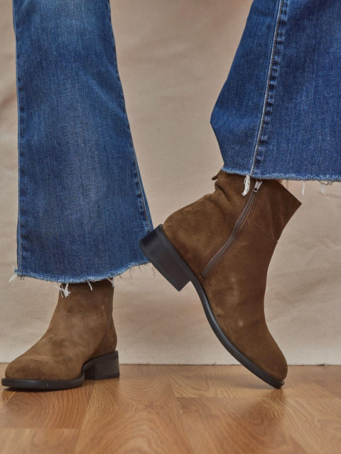 Sheila, brown suede