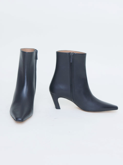 Xena, black