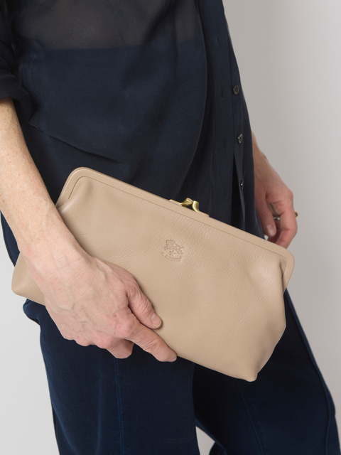 Classic Clutch, Beige Vasari