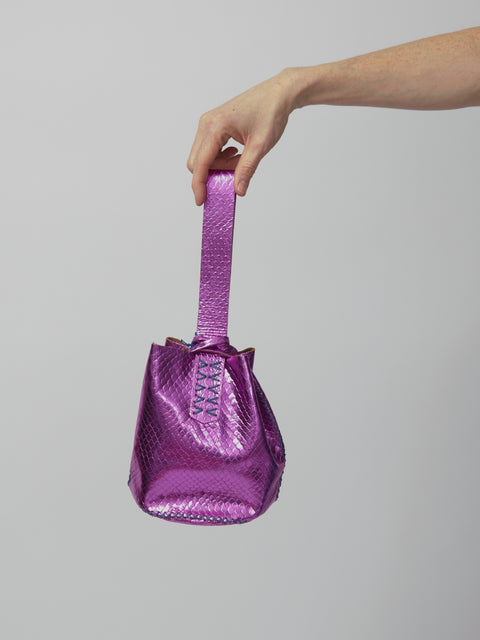 Navigli wristlet, fuchsia embossed
