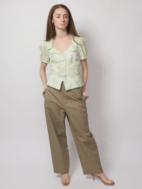 Macaia, distorted green flower