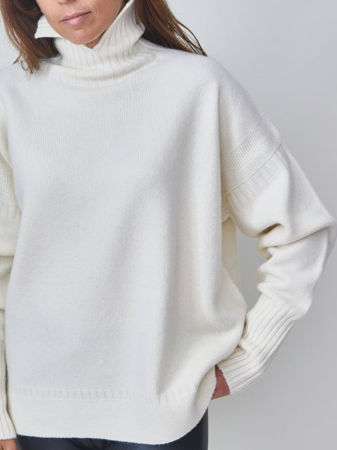 Lulu, off-white