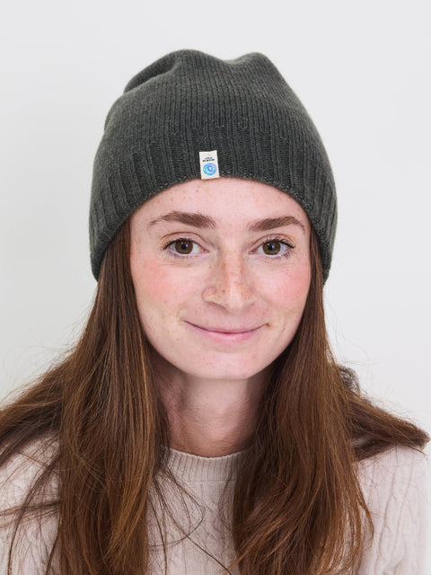Reversible Cashmere Beanie, fourreau/swamp