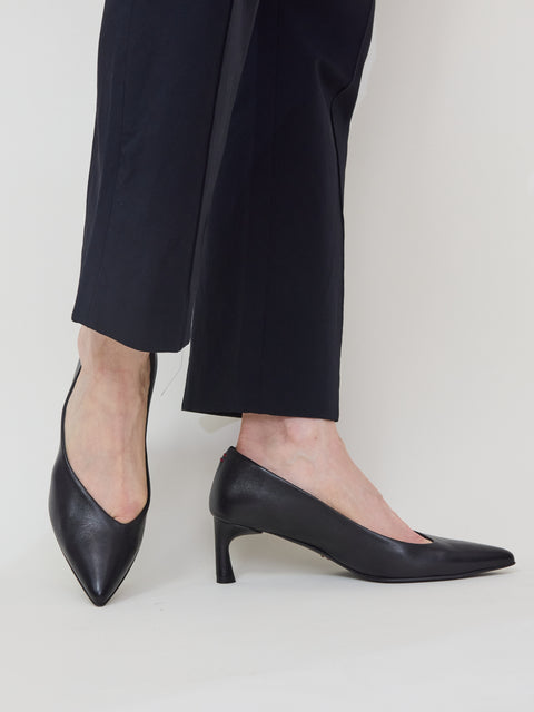 Gil02, black