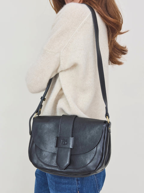 Fausta, black