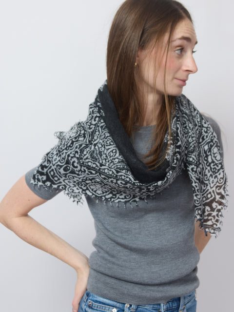 Whispery Paisley Poet, black/ivory