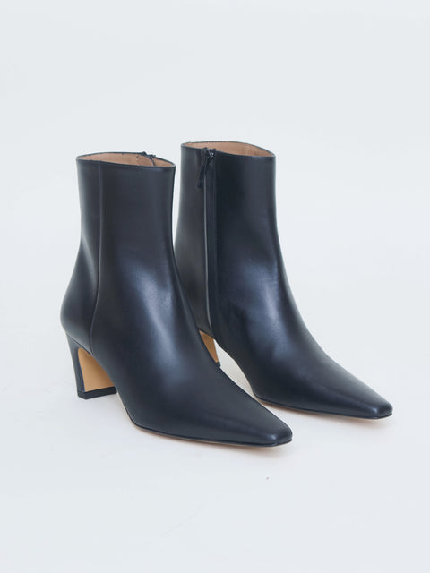 Xena, black