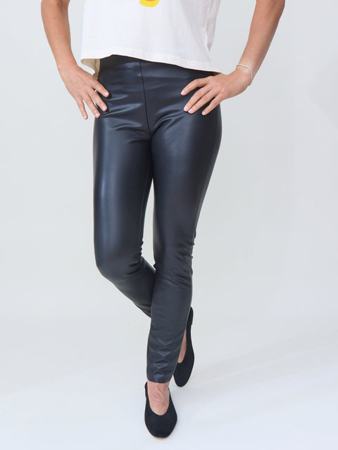 Resa, Black
