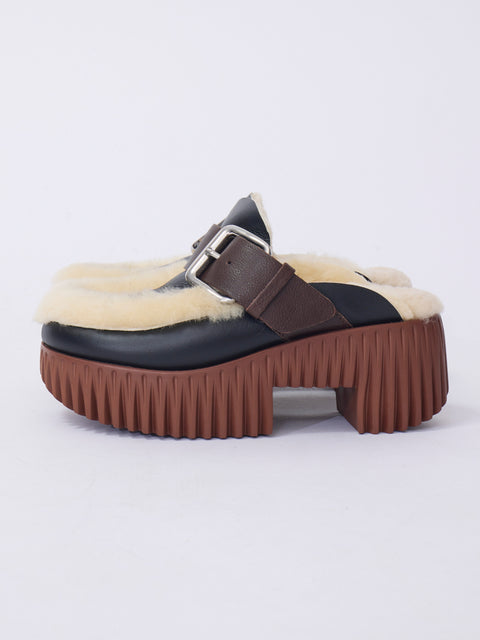 Plia Amber, Oreo