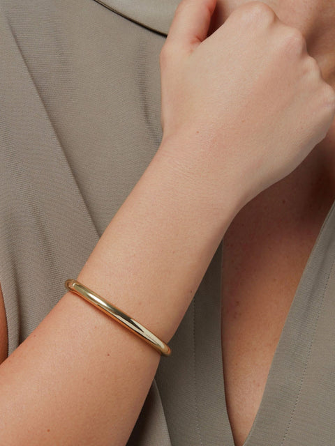 Gia Bangle, Gold