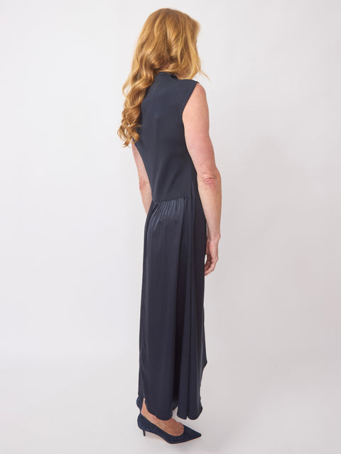 Sathio Dress, Salute