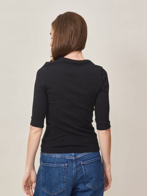 Akari Crew, Black
