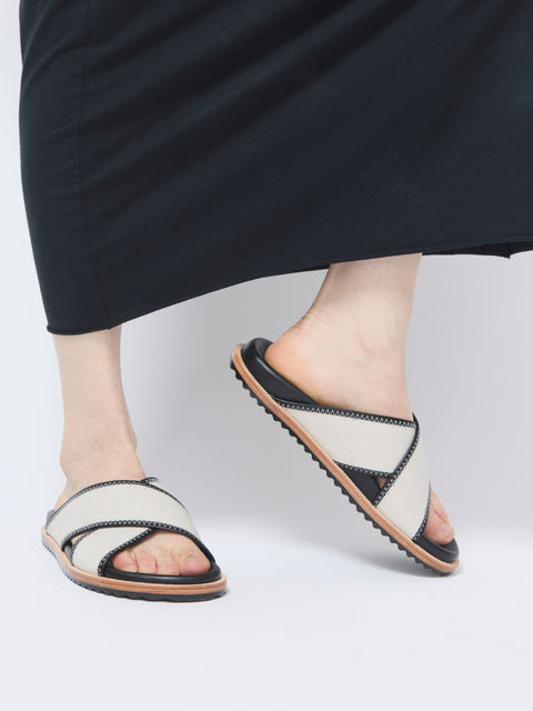 Avery Molded, black & salt