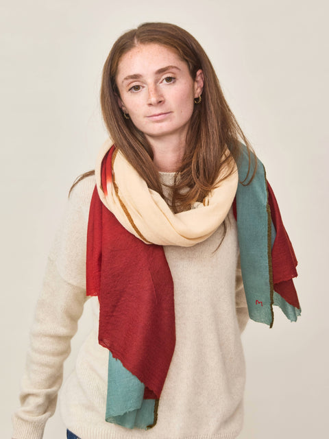 Flag Echarpe No. 805, lipstick