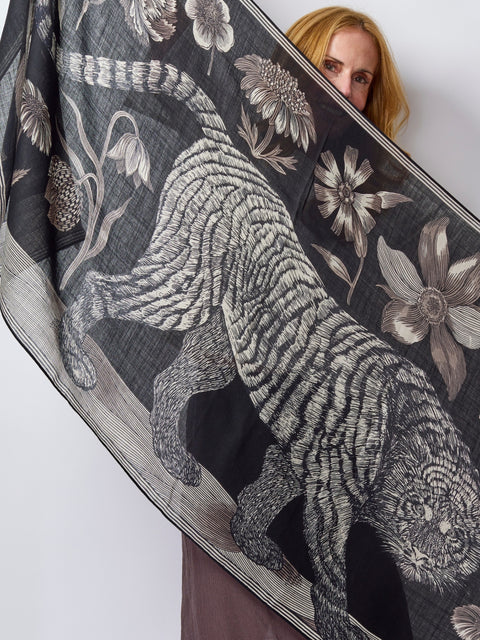 Gustav Scarf, Noir