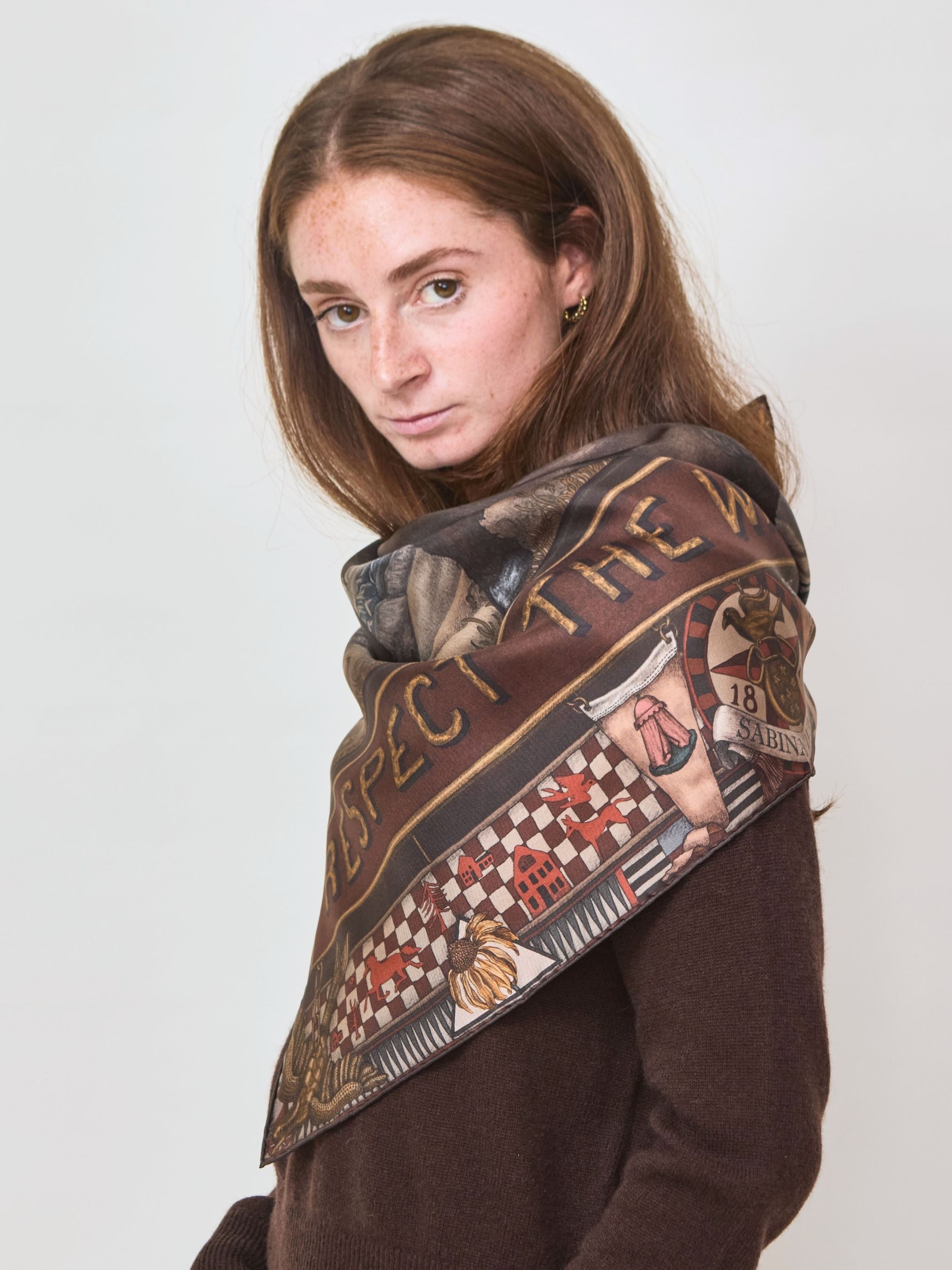 Secrets of the Bison, 90cm silk, saguine – teaandoranges