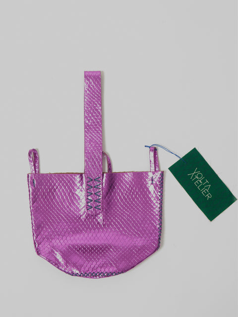 Navigli wristlet, fuchsia embossed