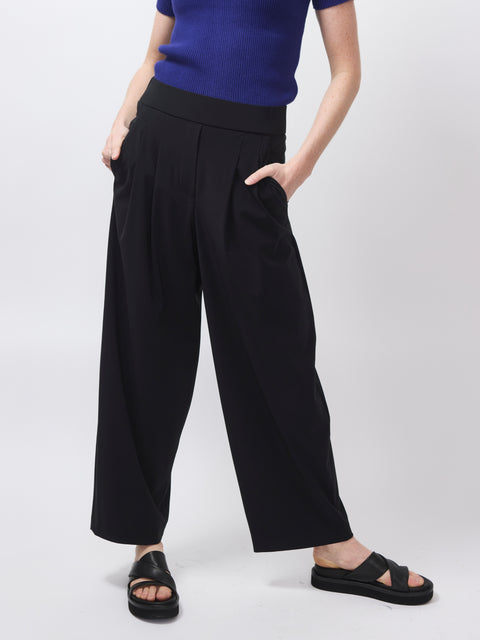 Mayla 6/8, Black