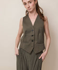 Saramona Vest, Beluga