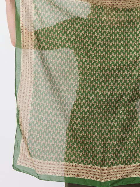 Phedre Scarf, Folk