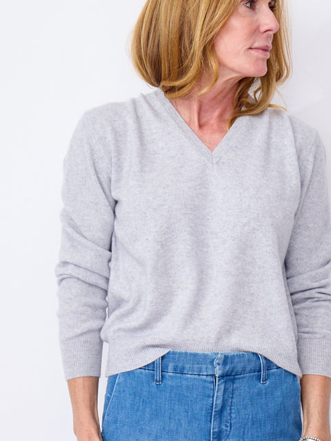Light V Neck, Titanium