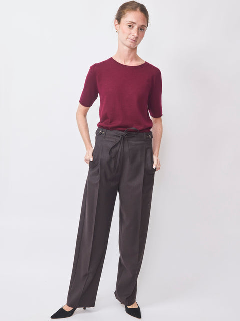 Ari, Burgundy